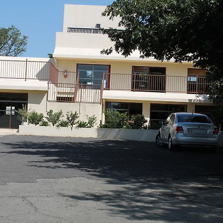 Pyramids Motel Van Reenen Экстерьер фото