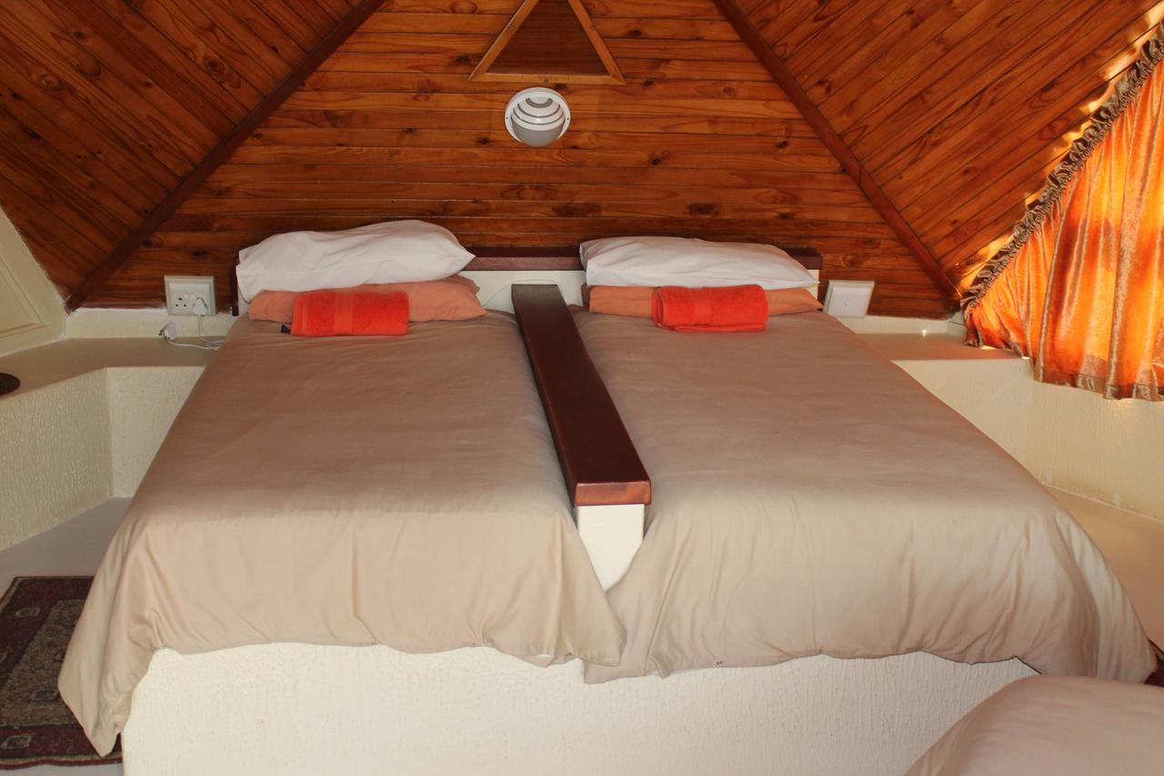 Pyramids Motel Van Reenen Экстерьер фото