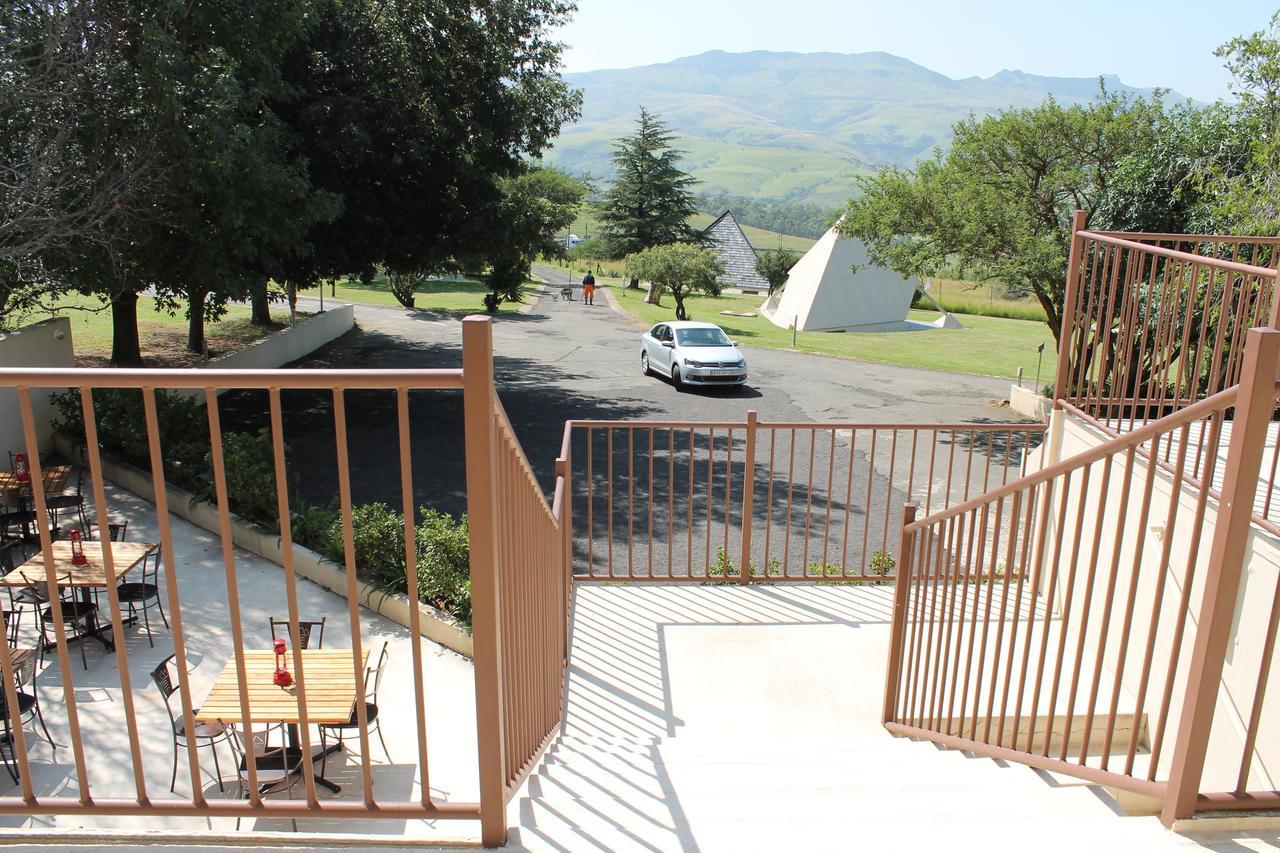 Pyramids Motel Van Reenen Экстерьер фото