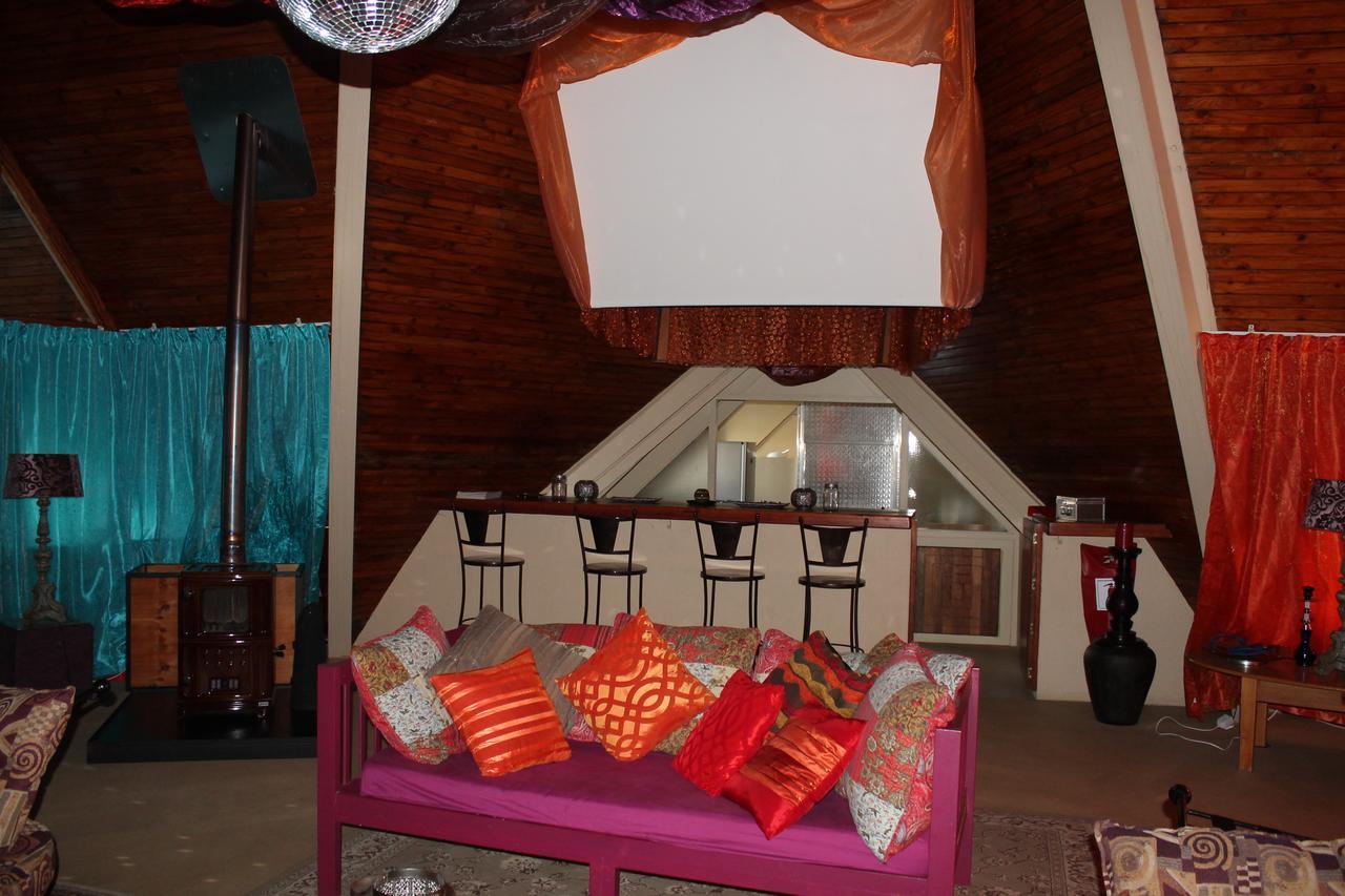 Pyramids Motel Van Reenen Экстерьер фото